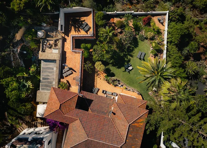 El Refugio Apartments & Villa