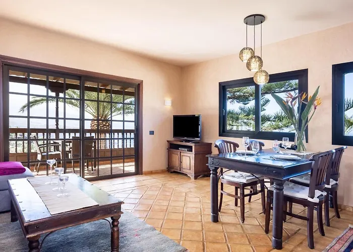 El Refugio Apartments & Villa